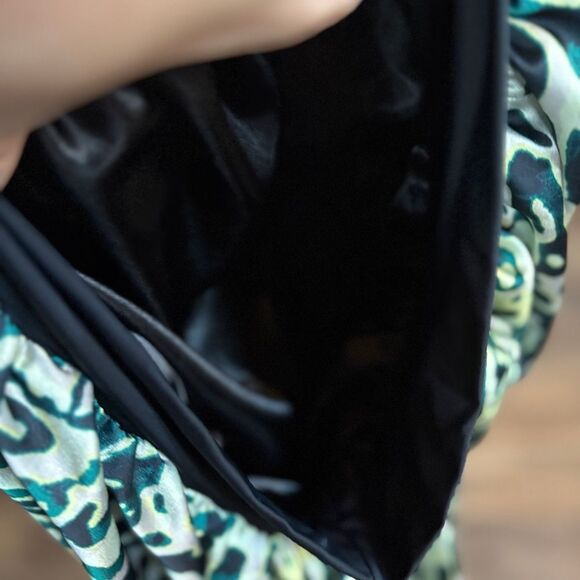 Silk Bonnet for Long Hair Dreadlocks Braids Cream Green Black Leopard Print - Picture 6 of 7